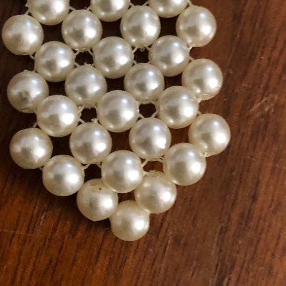 Elegant Pearl Tie - Picture 6 of 9
